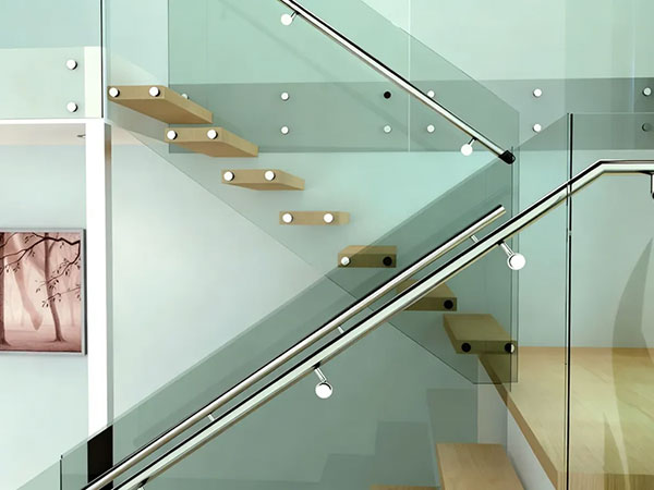 玻璃樓梯扶手是現代家居注入通透與高級感的點睛之筆