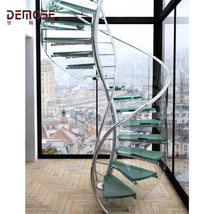 加拿大別墅室內玻璃旋轉梯工程