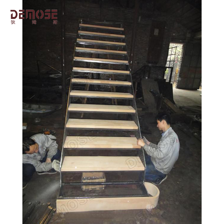 加拿大直形梯試裝工程