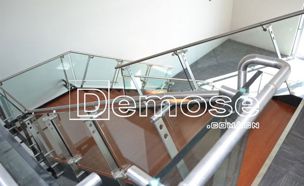 戶內不銹鋼樓梯欄桿扶手該如何布局設計才大氣？