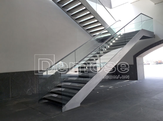 樓梯扶手材質怎么選擇？