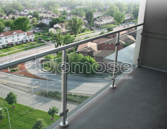 不銹鋼玻璃欄桿的價(jià)格因素分析