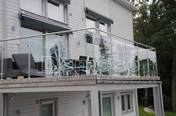 選擇適合的陽臺玻璃護欄設計，讓陽臺更加舒適