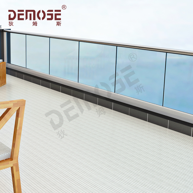 玻璃護欄底座卡槽安裝