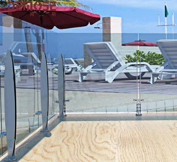 鋼化玻璃護欄圖片 鋼化玻璃護欄圖片