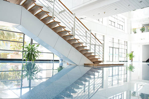 建筑欄桿安全規(guī)范全解：高度標(biāo)準(zhǔn)與人性化設(shè)計的精準(zhǔn)平衡