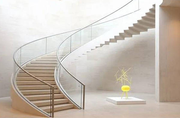 旋轉(zhuǎn)樓梯：在力學(xué)與美學(xué)間起舞的永恒經(jīng)典