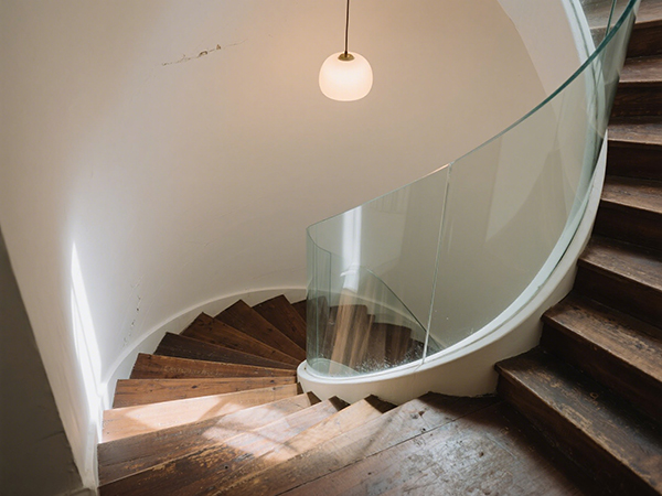 旋轉樓梯造價一般多少錢？比普通樓梯造價高多少